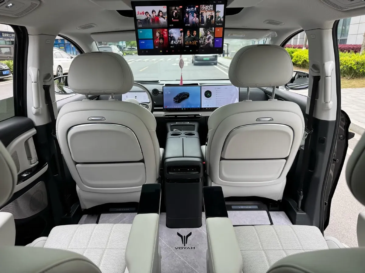 2025 Voyah Dream 1.5T 150HP L4 PHEV 41.7KWH,autocango,china used car exporter,china ev exporter,chinese used car exporter,chinese used ev exporter