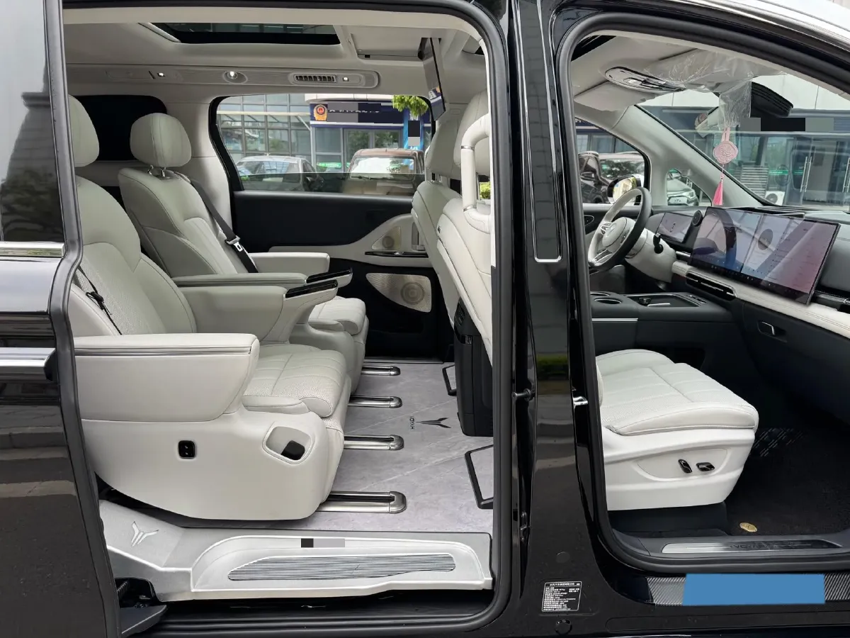 2025 Voyah Dream 1.5T 150HP L4 PHEV 41.7KWH,autocango,china used car exporter,china ev exporter,chinese used car exporter,chinese used ev exporter