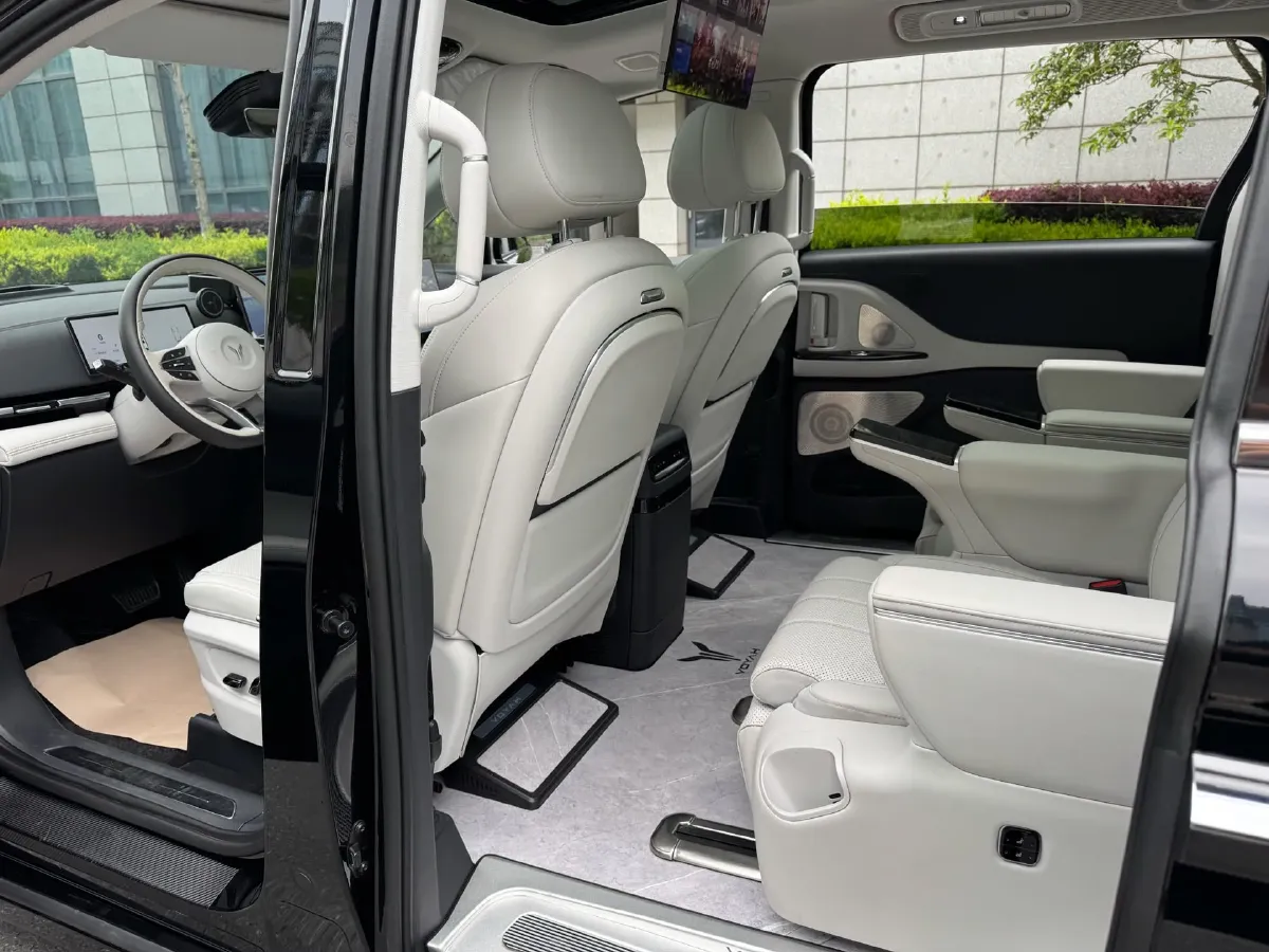 2025 Voyah Dream 1.5T 150HP L4 PHEV 41.7KWH,autocango,china used car exporter,china ev exporter,chinese used car exporter,chinese used ev exporter
