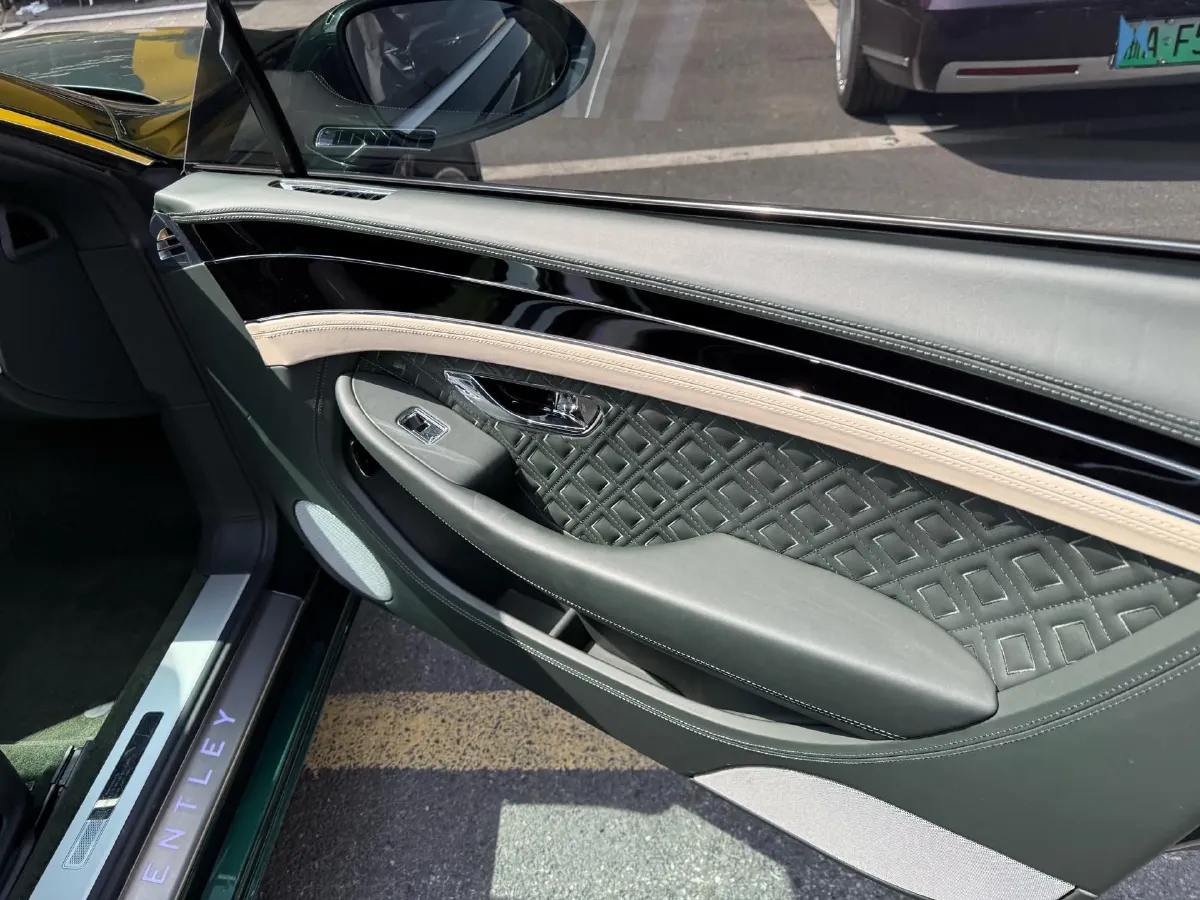 2022 Bentley Continental 4.0T 549HP V8 8DCT,autocango,china used car exporter,china ev exporter,chinese used car exporter,chinese used ev exporter