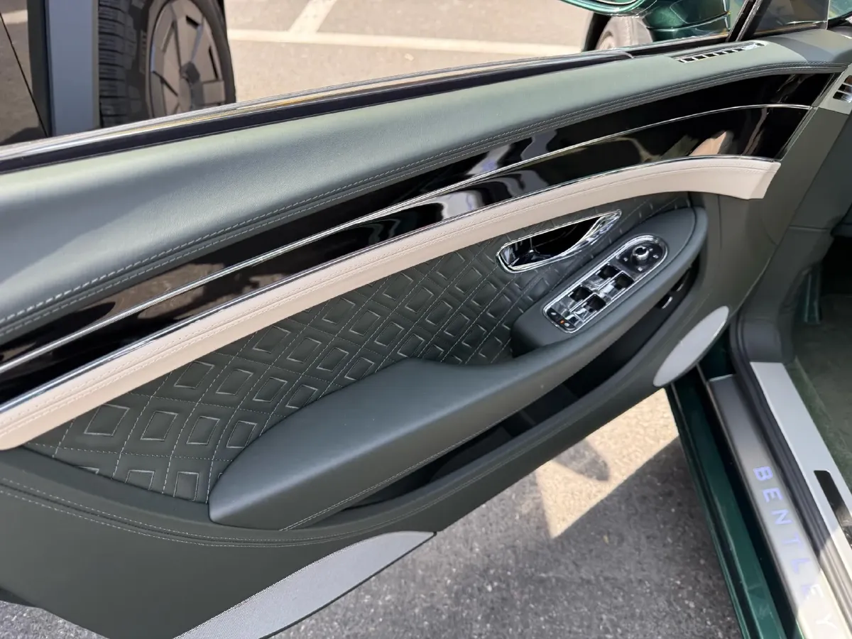 2022 Bentley Continental 4.0T 549HP V8 8DCT,autocango,china used car exporter,china ev exporter,chinese used car exporter,chinese used ev exporter