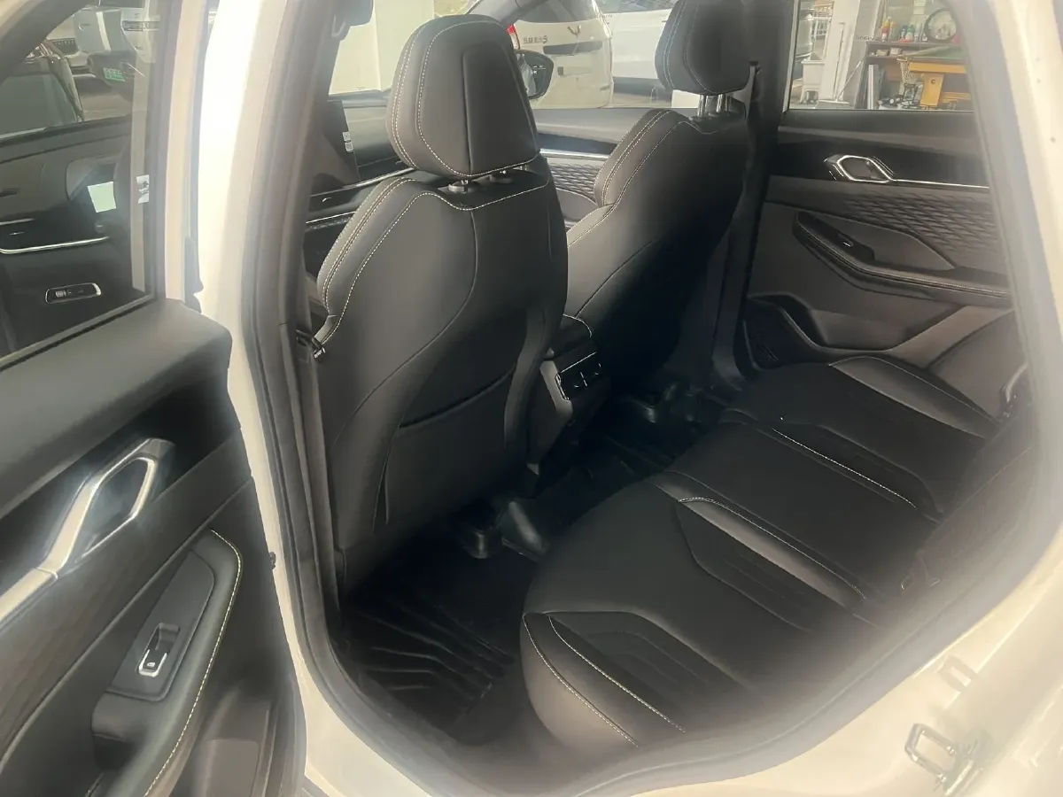 2025 Geely Coolray 1.5T 181HP L4 7DCT,autocango,china used car exporter,china ev exporter,chinese used car exporter,chinese used ev exporter