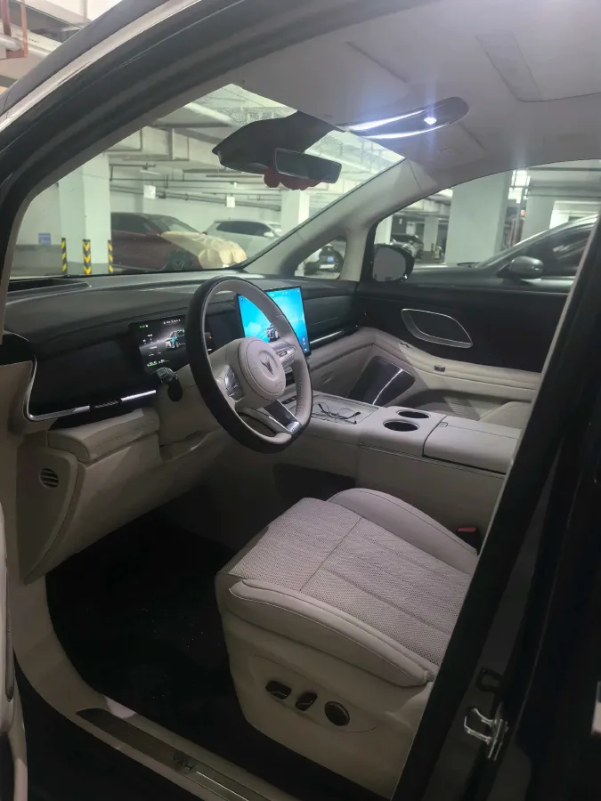 2026 Voyah Dream 1.5T 150HP L4 PHEV,autocango,china used car exporter,china ev exporter,chinese used car exporter,chinese used ev exporter