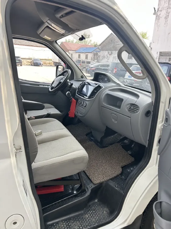 2021 MAXUS XinTu V80 2.0T 139HP L4 6MT,autocango,china used car exporter,china ev exporter,chinese used car exporter,chinese used ev exporter