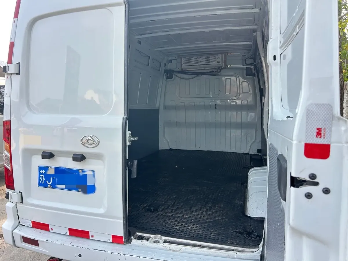 2021 MAXUS XinTu V80 2.0T 139HP L4 6MT,autocango,china used car exporter,china ev exporter,chinese used car exporter,chinese used ev exporter