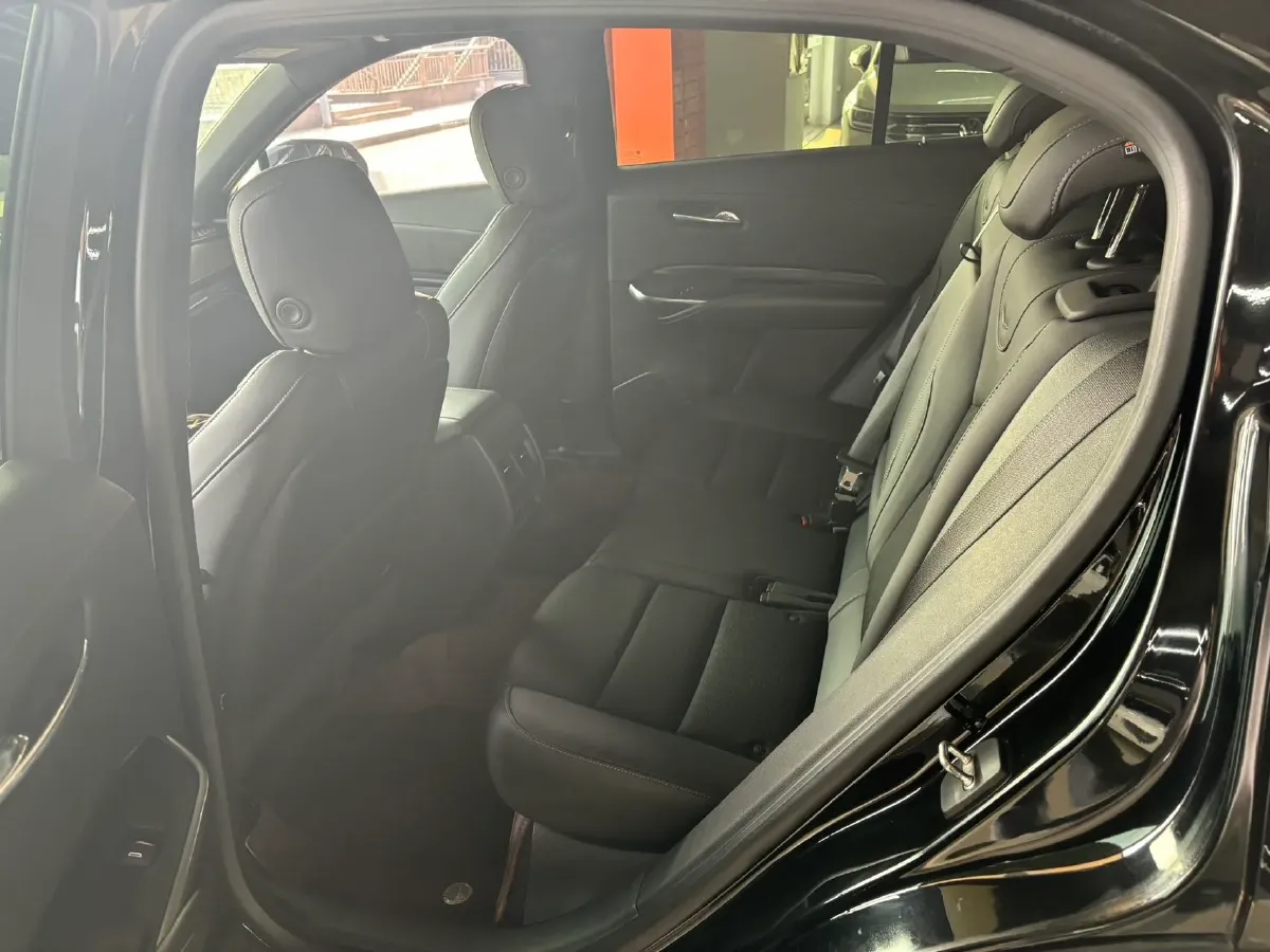 2021 Cadillac XT4 2.0T 237HP L4 9AT,autocango,china used car exporter,china ev exporter,chinese used car exporter,chinese used ev exporter