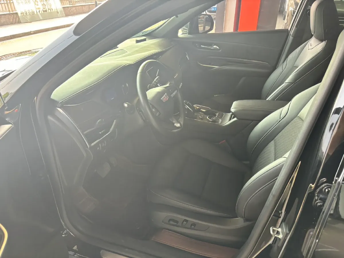 2021 Cadillac XT4 2.0T 237HP L4 9AT,autocango,china used car exporter,china ev exporter,chinese used car exporter,chinese used ev exporter