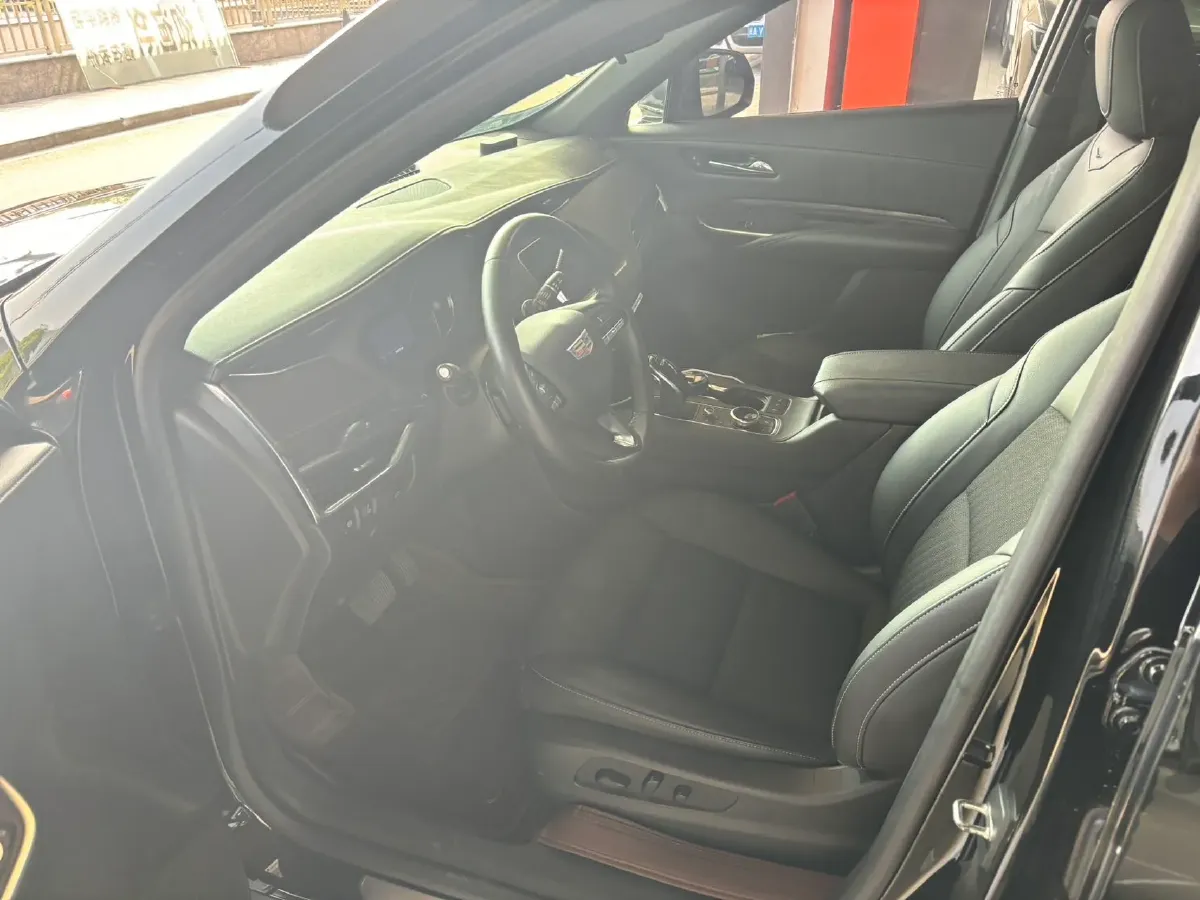 2021 Cadillac XT4 2.0T 237HP L4 9AT,autocango,china used car exporter,china ev exporter,chinese used car exporter,chinese used ev exporter