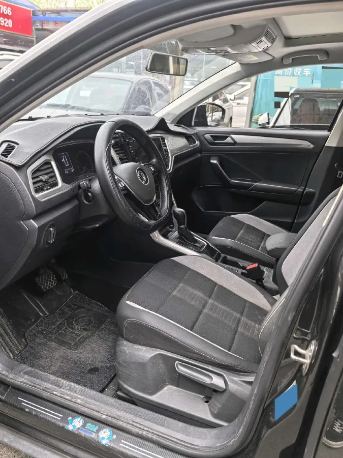 2022 Volkswagen T-Roc 1.4T 150HP L4 7DCT,autocango,china used car exporter,china ev exporter,chinese used car exporter,chinese used ev exporter