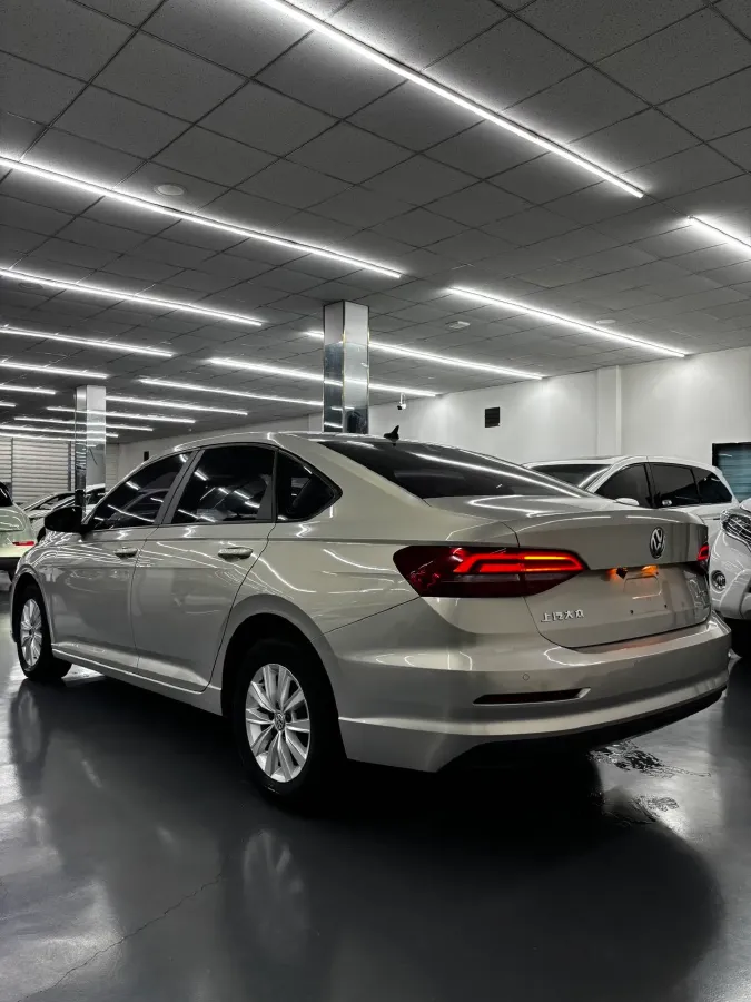 2018 Landwind XiaoYao 1.5T 163HP L4 CVT,autocango,china used car exporter,china ev exporter,chinese used car exporter,chinese used ev exporter