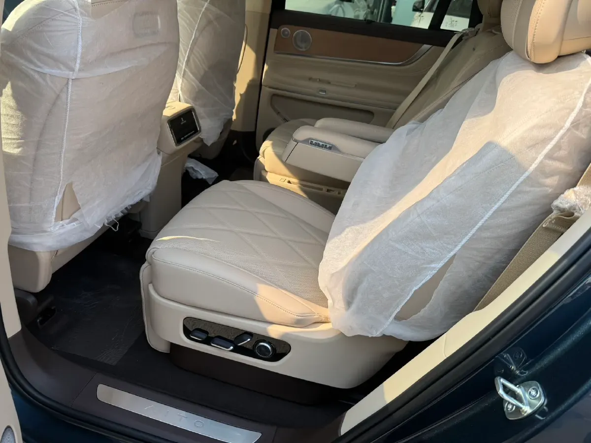 2025 AITO AITO M9 REEV 160HP REEV 52KWH,autocango,china used car exporter,china ev exporter,chinese used car exporter,chinese used ev exporter