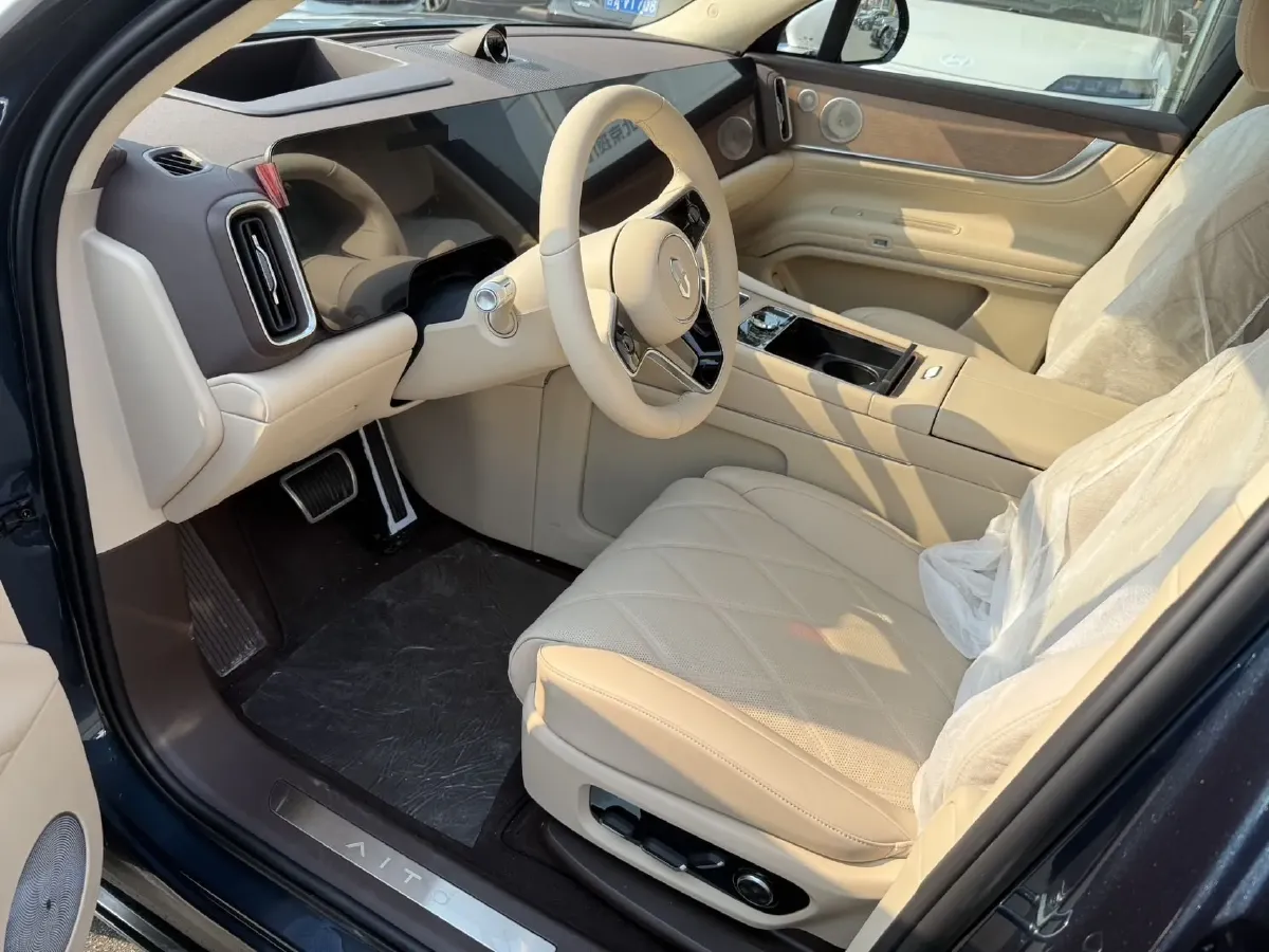 2025 AITO AITO M9 REEV 160HP REEV 52KWH,autocango,china used car exporter,china ev exporter,chinese used car exporter,chinese used ev exporter