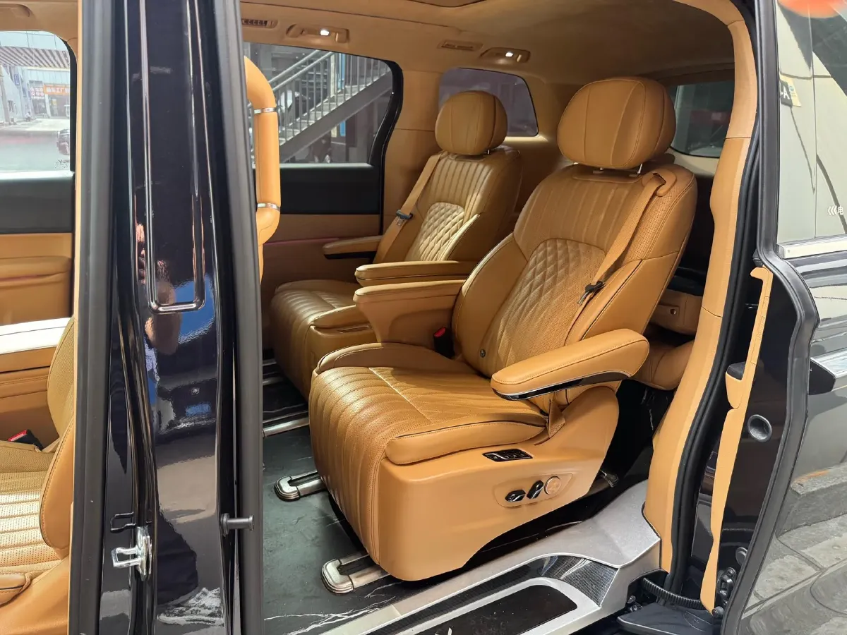 2024 Voyah Dream 1.5T 150HP L4 PHEV 43KWH,autocango,china used car exporter,china ev exporter,chinese used car exporter,chinese used ev exporter