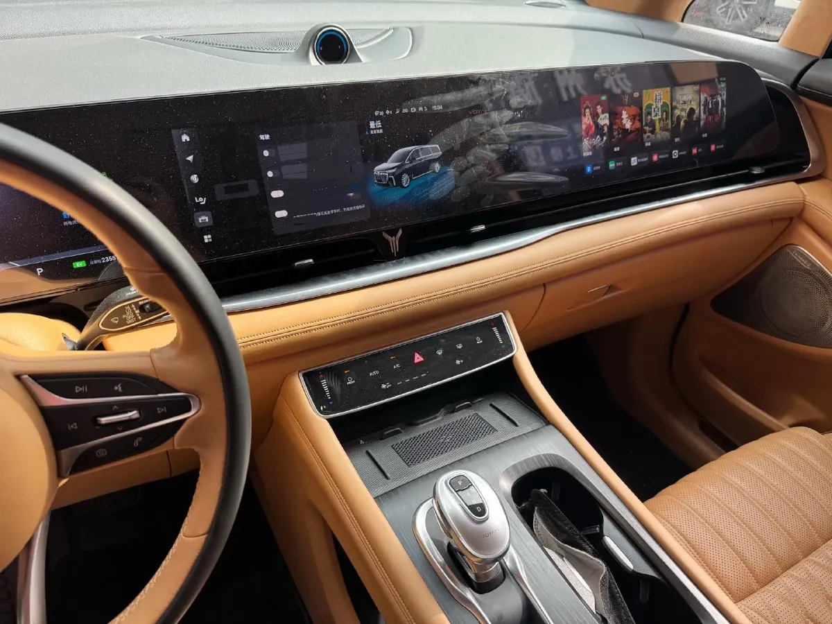 2024 Voyah Dream 1.5T 150HP L4 PHEV 43KWH,autocango,china used car exporter,china ev exporter,chinese used car exporter,chinese used ev exporter