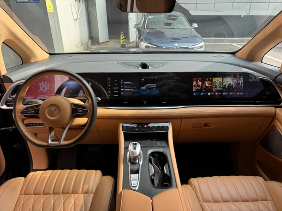 2024 Voyah Dream 1.5T 150HP L4 PHEV 43KWH,autocango,china used car exporter,china ev exporter,chinese used car exporter,chinese used ev exporter