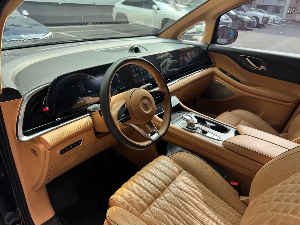 2024 Voyah Dream 1.5T 150HP L4 PHEV 43KWH,autocango,china used car exporter,china ev exporter,chinese used car exporter,chinese used ev exporter