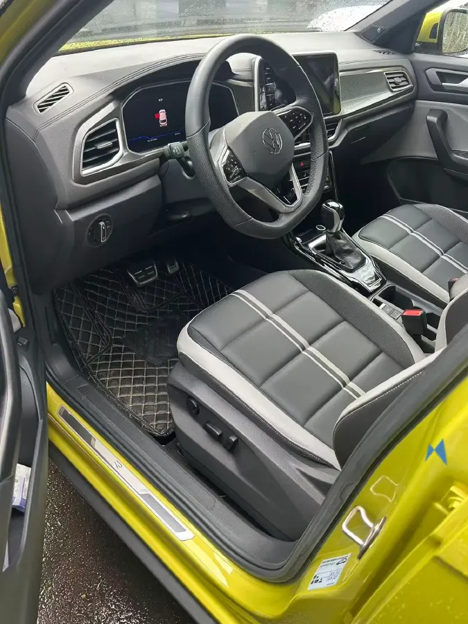 2023 Volkswagen T-Roc 1.5T 160HP L4 7DCT,autocango,china used car exporter,china ev exporter,chinese used car exporter,chinese used ev exporter