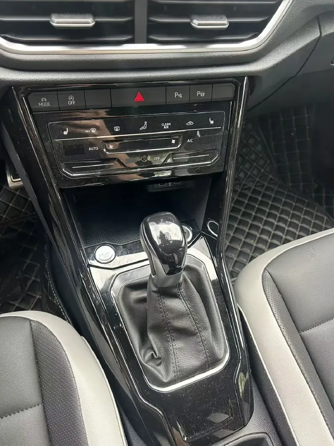 2023 Volkswagen T-Roc 1.5T 160HP L4 7DCT,autocango,china used car exporter,china ev exporter,chinese used car exporter,chinese used ev exporter