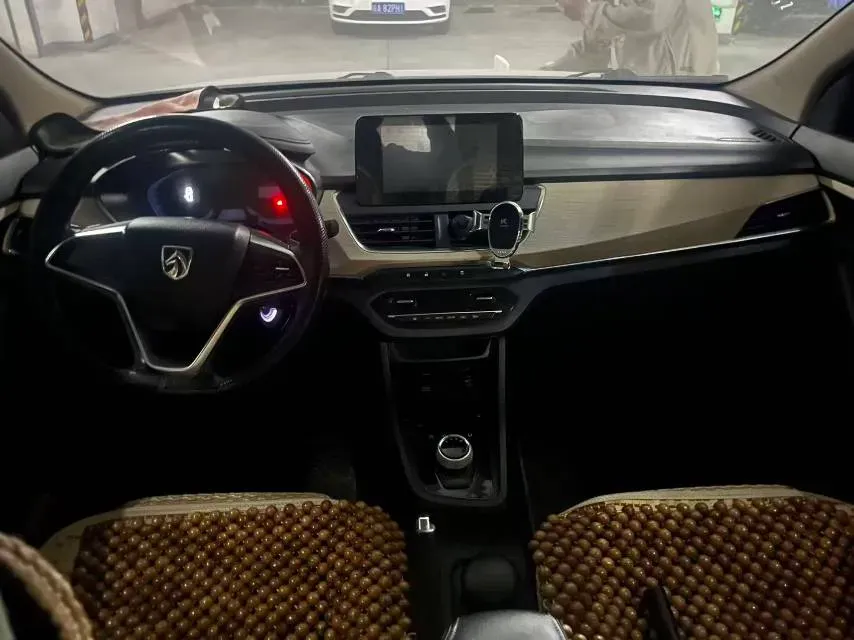 2018 BaoJun 530 1.5T 150HP L4 6MT,autocango,china used car exporter,china ev exporter,chinese used car exporter,chinese used ev exporter