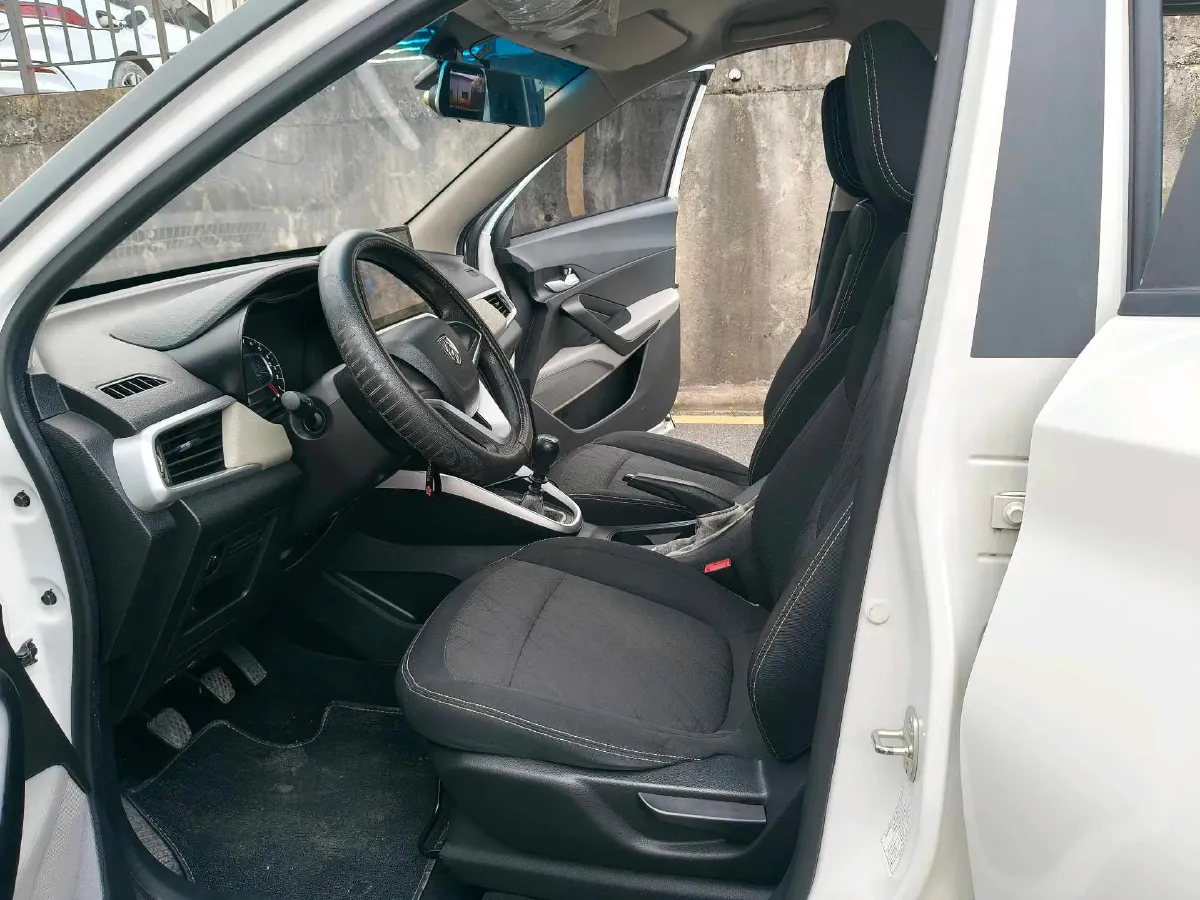 2017 BaoJun 510 1.5L 112HP L4 6MT,autocango,china used car exporter,china ev exporter,chinese used car exporter,chinese used ev exporter