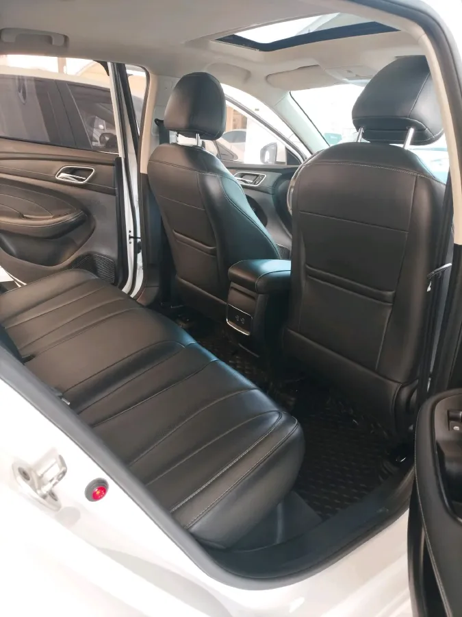 2019 Roewe i5 1.5L 120HP L4 CVT,autocango,china used car exporter,china ev exporter,chinese used car exporter,chinese used ev exporter