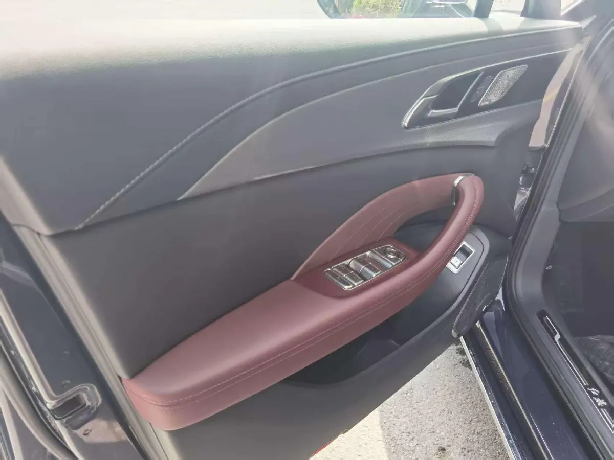 2024 HongQi H5 2.0T 224HP L4 8AT,autocango,china used car exporter,china ev exporter,chinese used car exporter,chinese used ev exporter