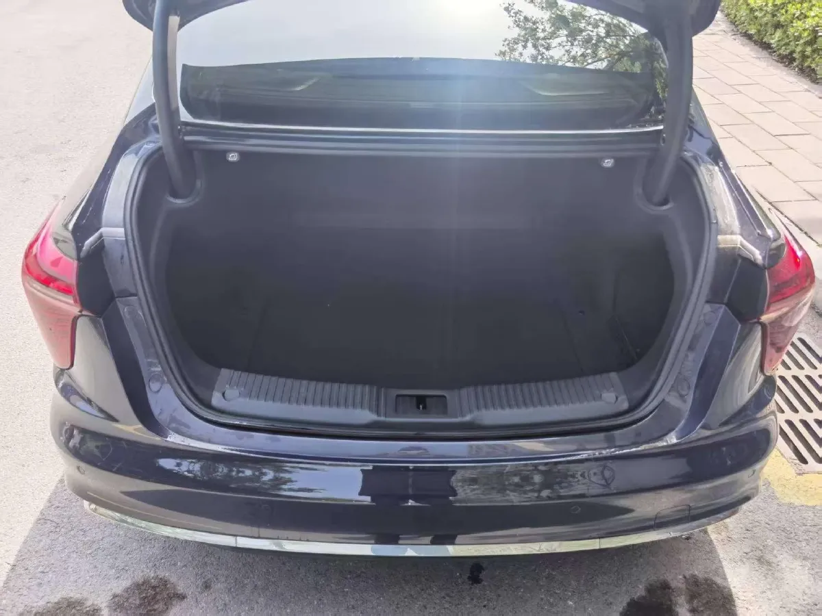 2024 HongQi H5 2.0T 224HP L4 8AT,autocango,china used car exporter,china ev exporter,chinese used car exporter,chinese used ev exporter