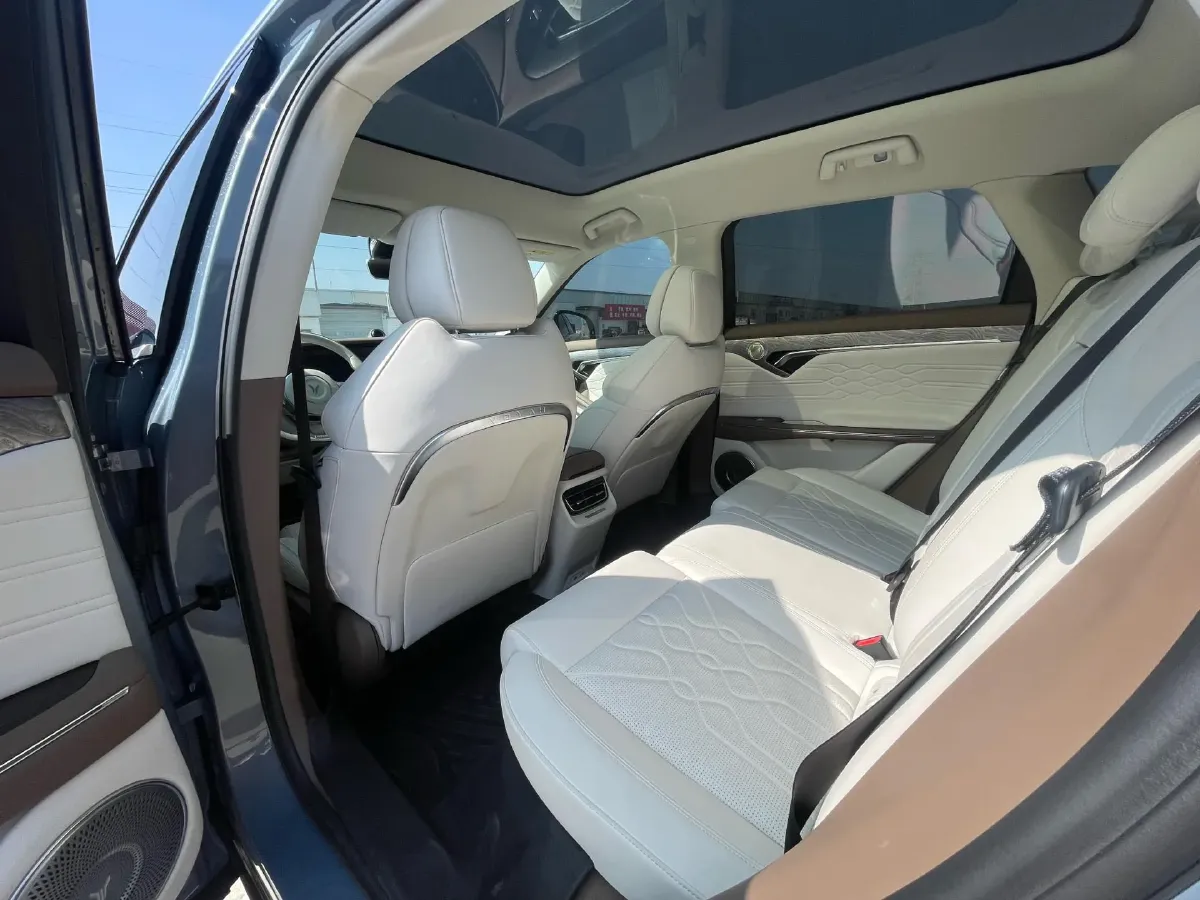 2022 Voyah FREE Range Extended 109HP REEV 33KWH,autocango,china used car exporter,china ev exporter,chinese used car exporter,chinese used ev exporter