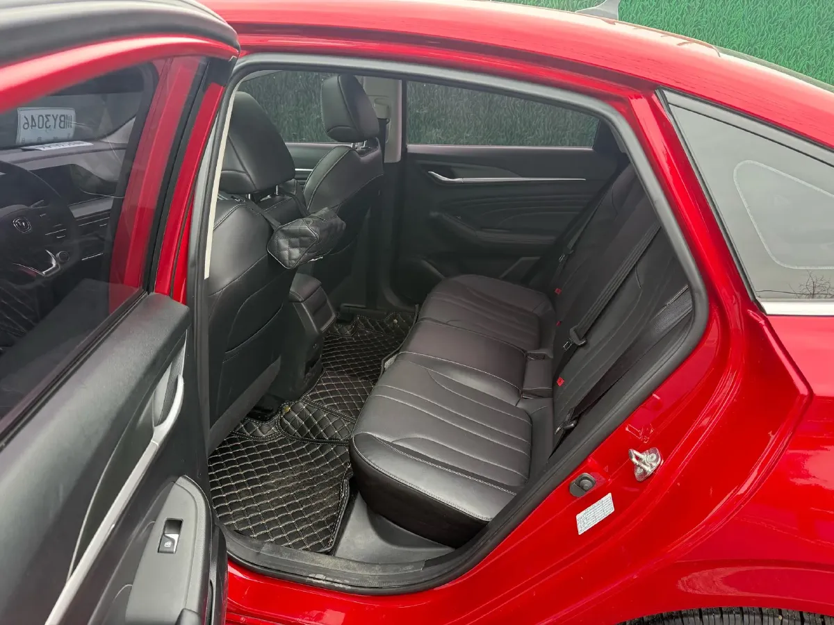 2021 ChangAn Eado 1.6L 128HP L4 5MT,autocango,china used car exporter,china ev exporter,chinese used car exporter,chinese used ev exporter