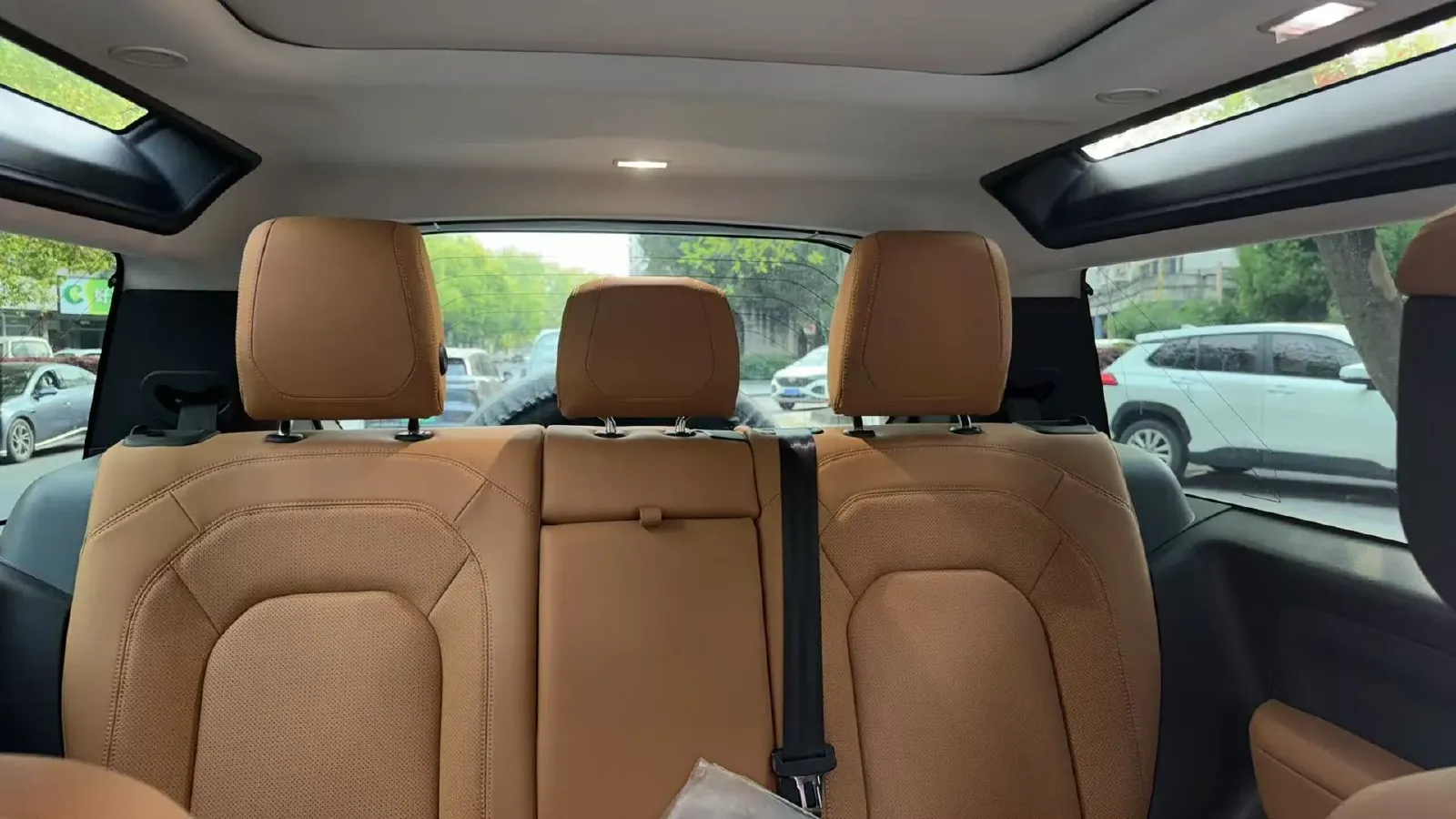 2024 Land Rover Defender 2.0T 301HP L4 8AT,autocango,china used car exporter,china ev exporter,chinese used car exporter,chinese used ev exporter