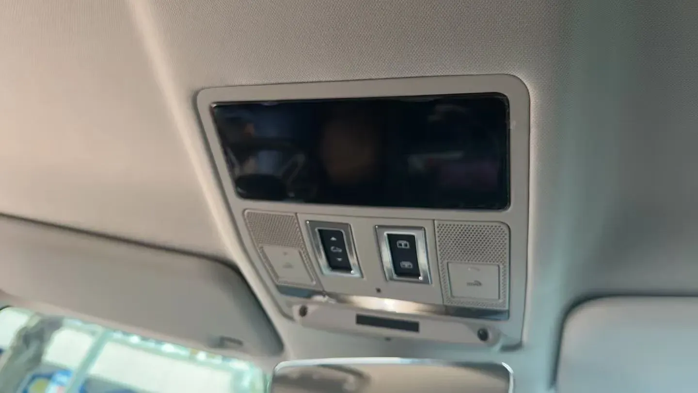 2024 Land Rover Defender 2.0T 301HP L4 8AT,autocango,china used car exporter,china ev exporter,chinese used car exporter,chinese used ev exporter