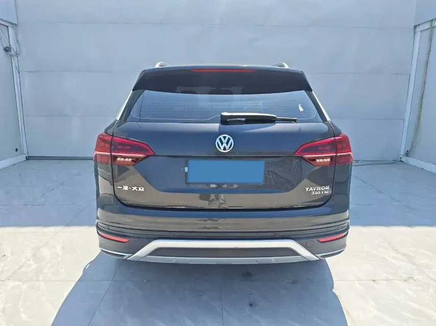 2019 Jeep Cherokee 2.0T 234HP L4 9AT,autocango,china used car exporter,china ev exporter,chinese used car exporter,chinese used ev exporter