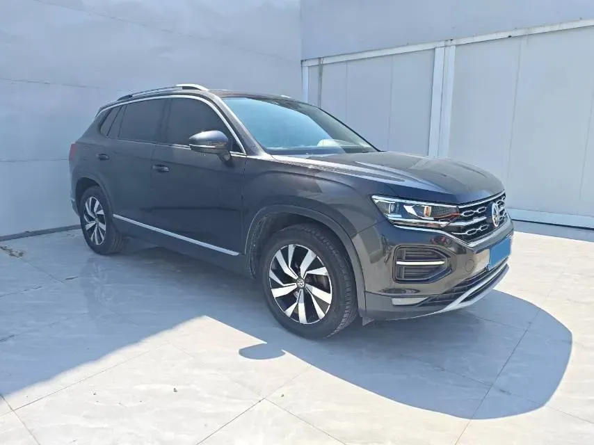 2019 Jeep Cherokee 2.0T 234HP L4 9AT,autocango,china used car exporter,china ev exporter,chinese used car exporter,chinese used ev exporter