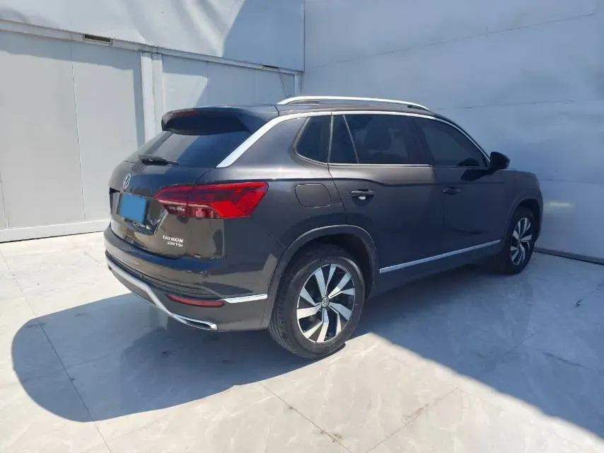 2019 Jeep Cherokee 2.0T 234HP L4 9AT,autocango,china used car exporter,china ev exporter,chinese used car exporter,chinese used ev exporter