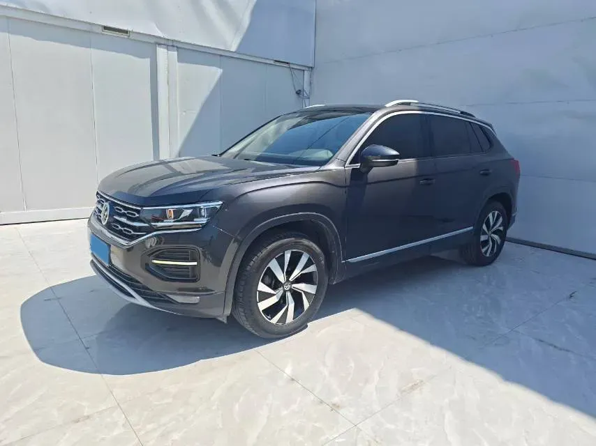2019 Jeep Cherokee 2.0T 234HP L4 9AT,autocango,china used car exporter,china ev exporter,chinese used car exporter,chinese used ev exporter