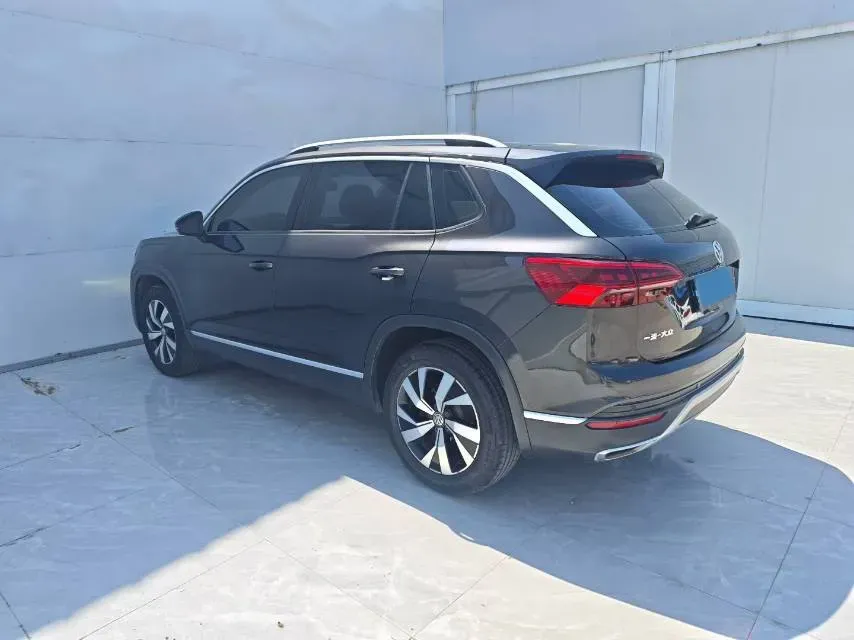2019 Jeep Cherokee 2.0T 234HP L4 9AT,autocango,china used car exporter,china ev exporter,chinese used car exporter,chinese used ev exporter