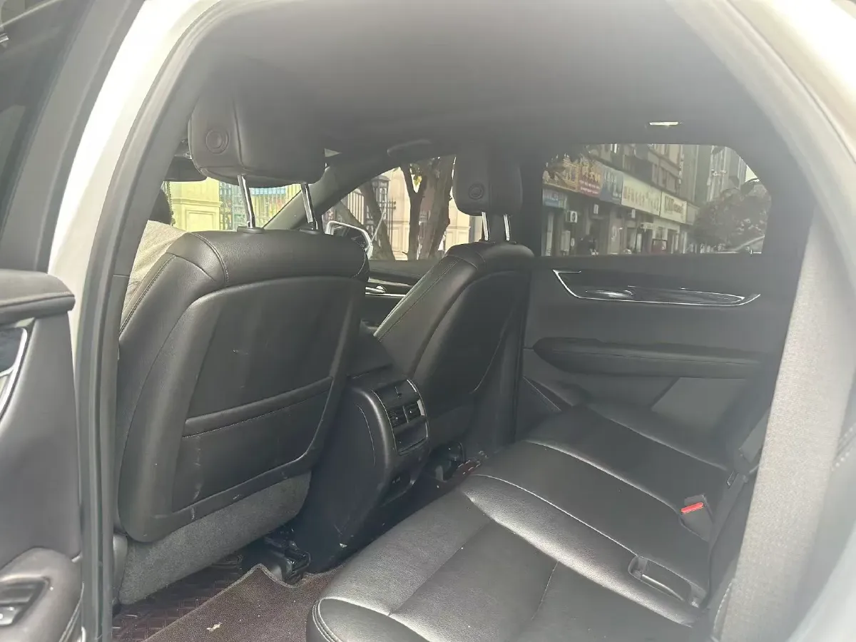 2022 Cadillac XT5 2.0T 237HP L4 9AT,autocango,china used car exporter,china ev exporter,chinese used car exporter,chinese used ev exporter