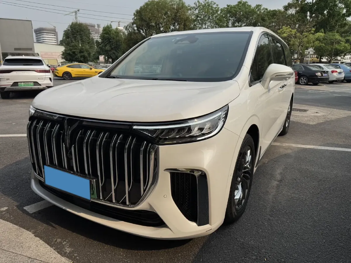 2022 Voyah Dream 1.5T 136HP L4 PHEV 25.57KWH,autocango,china used car exporter,china ev exporter,chinese used car exporter,chinese used ev exporter