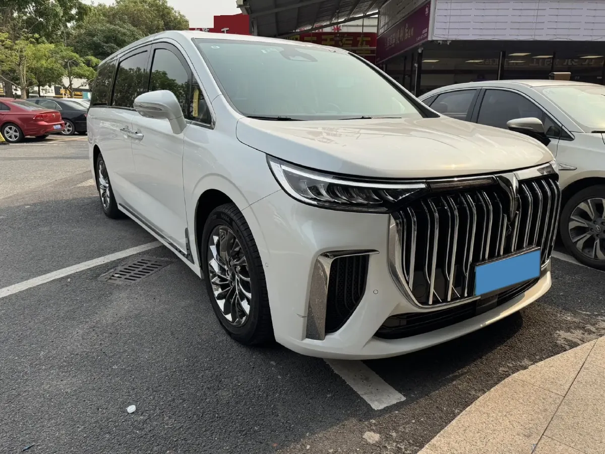 2022 Voyah Dream 1.5T 136HP L4 PHEV 25.57KWH,autocango,china used car exporter,china ev exporter,chinese used car exporter,chinese used ev exporter