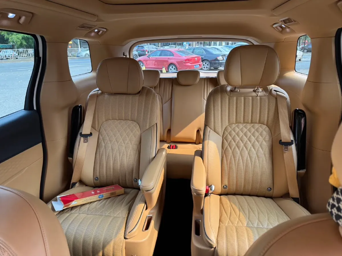 2022 Voyah Dream 1.5T 136HP L4 PHEV 25.57KWH,autocango,china used car exporter,china ev exporter,chinese used car exporter,chinese used ev exporter