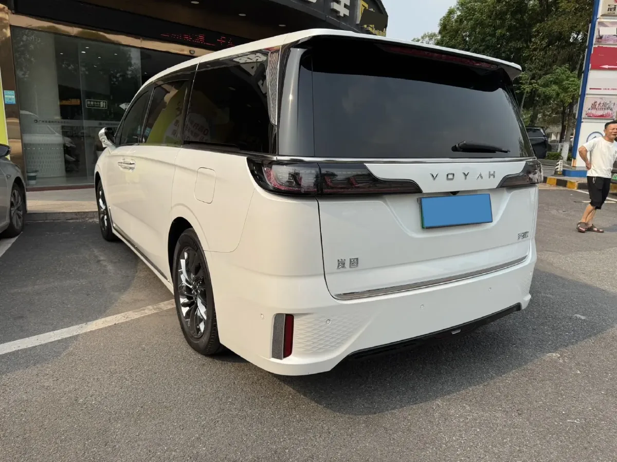 2022 Voyah Dream 1.5T 136HP L4 PHEV 25.57KWH,autocango,china used car exporter,china ev exporter,chinese used car exporter,chinese used ev exporter