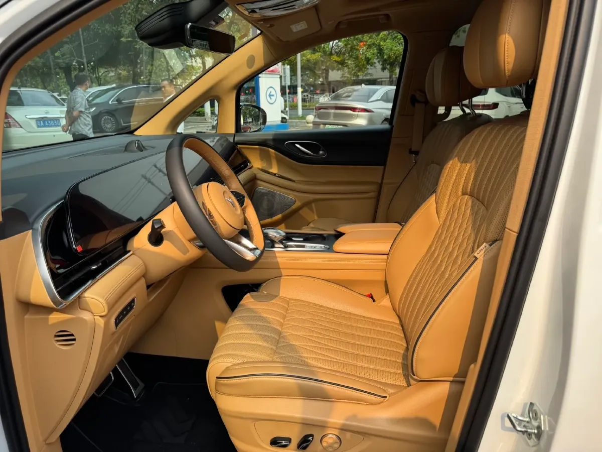 2022 Voyah Dream 1.5T 136HP L4 PHEV 25.57KWH,autocango,china used car exporter,china ev exporter,chinese used car exporter,chinese used ev exporter