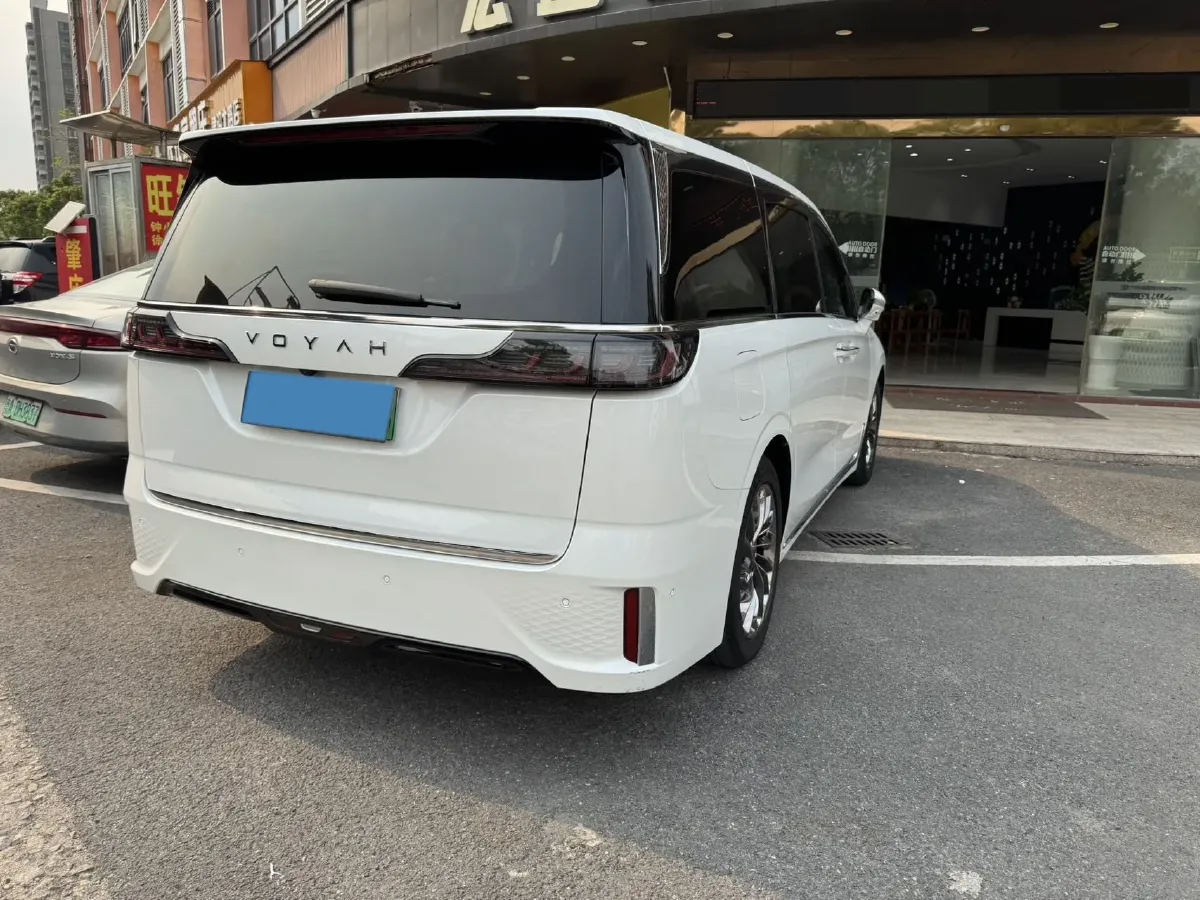 2022 Voyah Dream 1.5T 136HP L4 PHEV 25.57KWH,autocango,china used car exporter,china ev exporter,chinese used car exporter,chinese used ev exporter