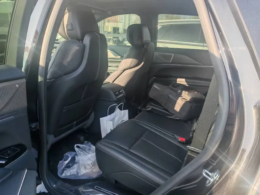 2025 Cadillac XT5 2.0T 237HP L4 9AT,autocango,china used car exporter,china ev exporter,chinese used car exporter,chinese used ev exporter