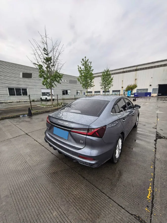 2023 Roewe i5 1.5L 129HP L4 5MT,autocango,china used car exporter,china ev exporter,chinese used car exporter,chinese used ev exporter