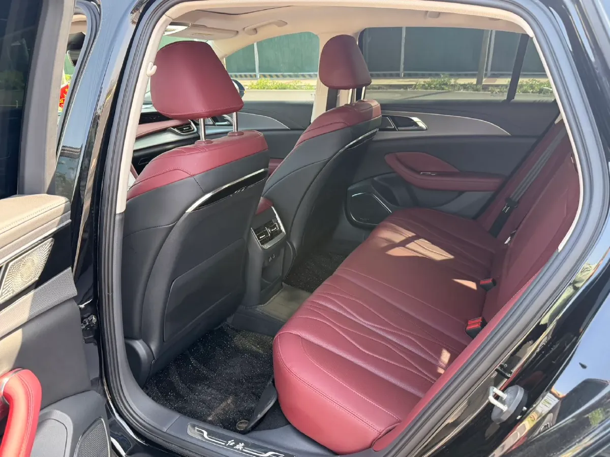 2025 HongQi H5 2.0T 224HP L4 8AT,autocango,china used car exporter,china ev exporter,chinese used car exporter,chinese used ev exporter