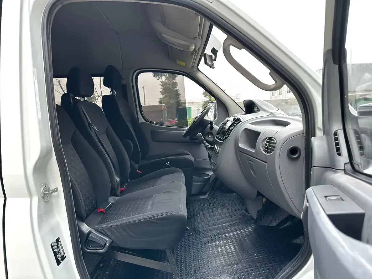 2019 MAXUS XinTu V80 2.0T 139HP L4 6MT,autocango,china used car exporter,china ev exporter,chinese used car exporter,chinese used ev exporter