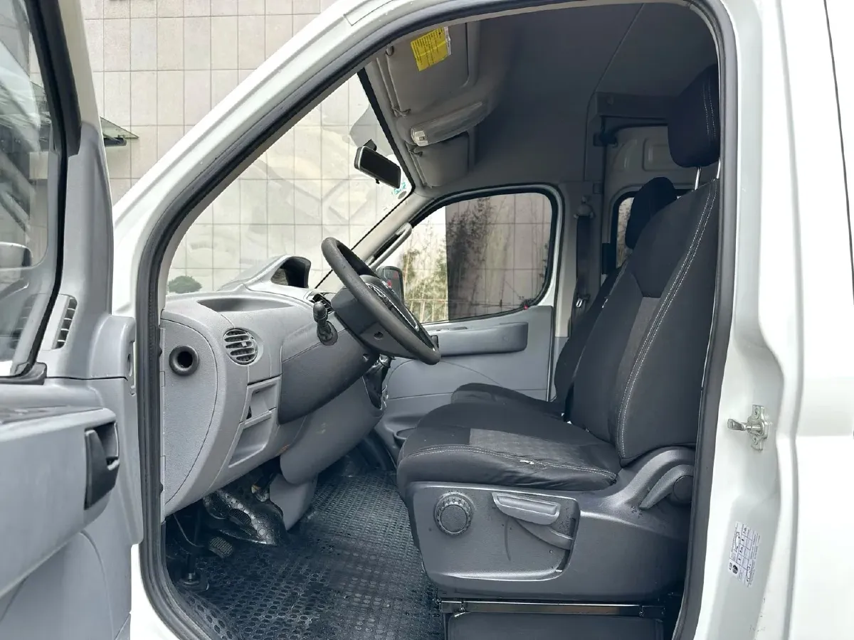 2019 MAXUS XinTu V80 2.0T 139HP L4 6MT,autocango,china used car exporter,china ev exporter,chinese used car exporter,chinese used ev exporter