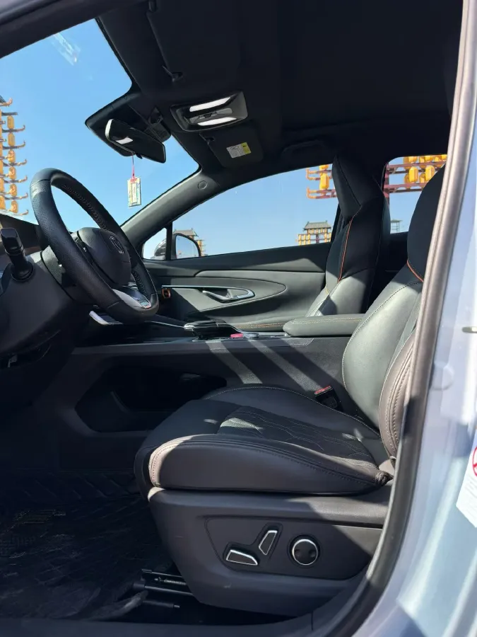 2022 ChangAn UNI-T 2.0T 233HP L4 8AT,autocango,china used car exporter,china ev exporter,chinese used car exporter,chinese used ev exporter