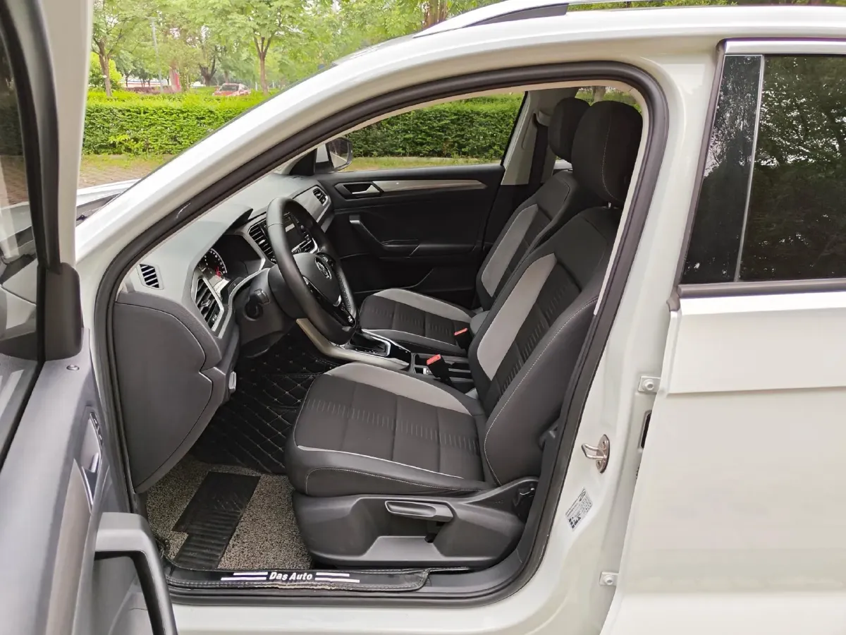 2020 Volkswagen T-Roc 1.4T 131HP L4 7DCT,autocango,china used car exporter,china ev exporter,chinese used car exporter,chinese used ev exporter